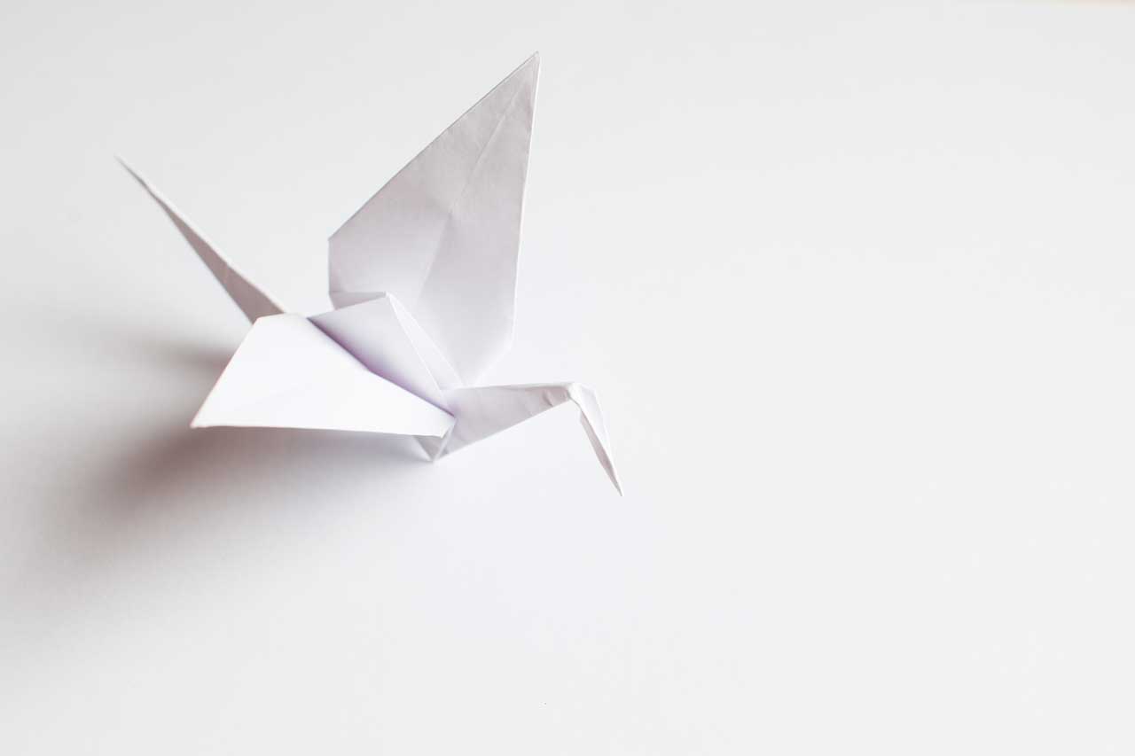 折り紙の鶴の画像